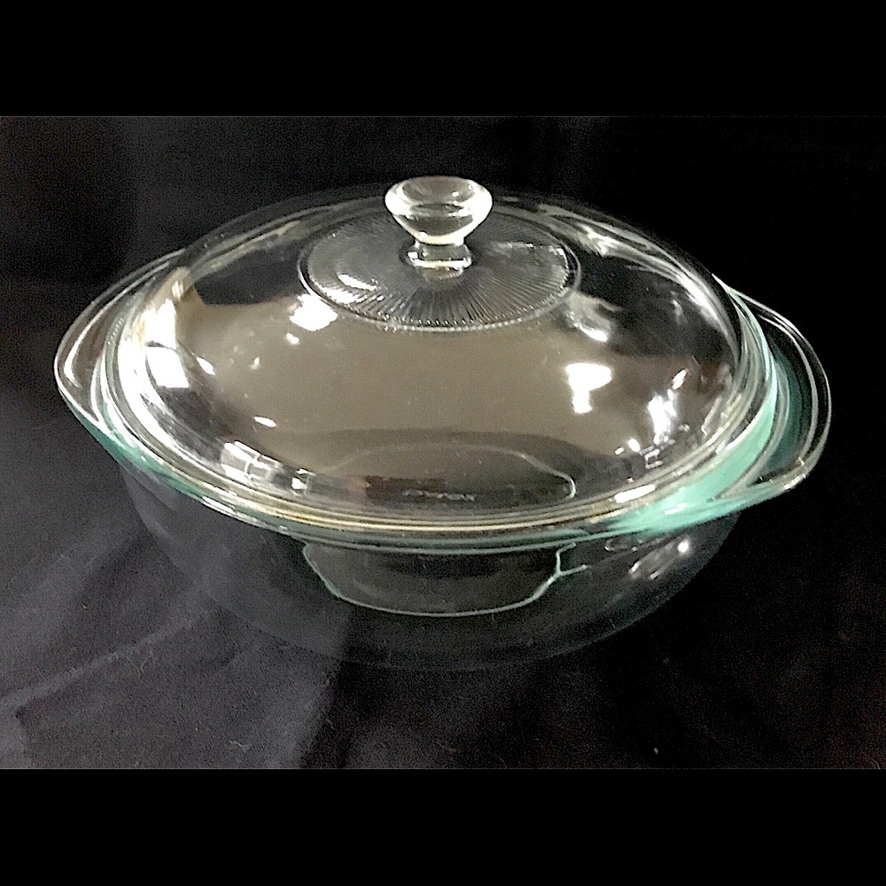 Pyrex bowl with lid.